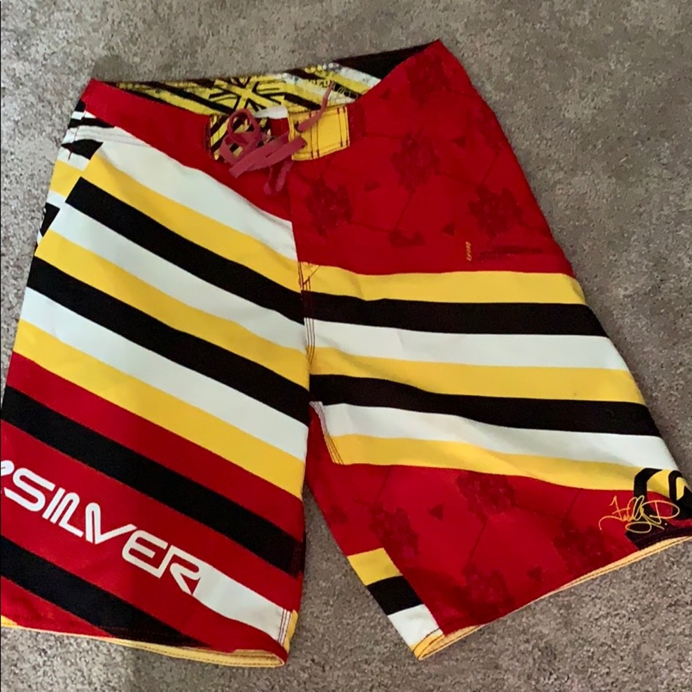 Quicksilver board shorts size 30